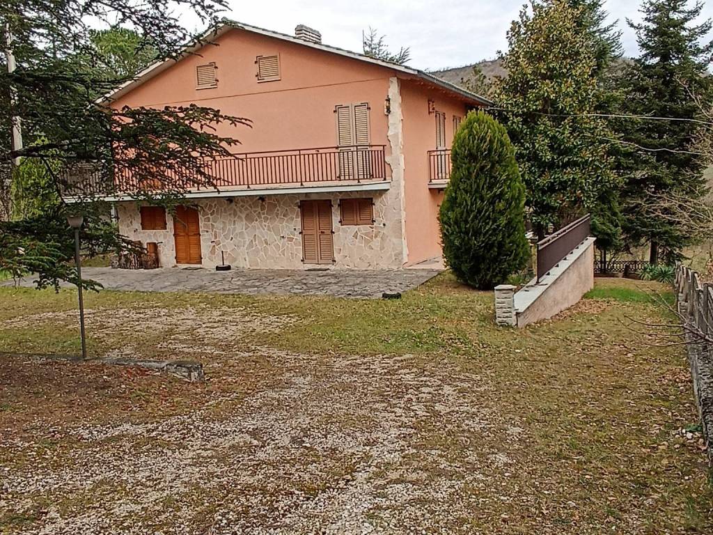 Villa a Sarnano in Contrada Brilli - Foto 3