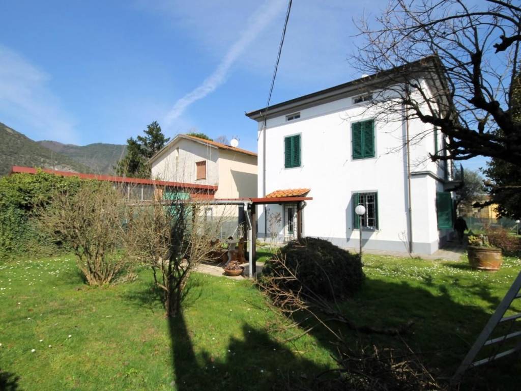 Villa a Lucca in Via Santa Maria del Giudice, , 55100 - Foto 2