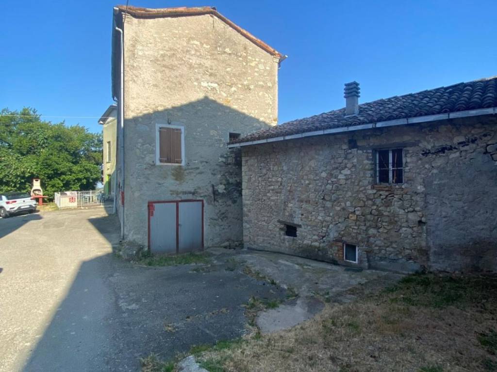 Casa indipendente a Viano in Via Ca' De Pazzi, 3 - Foto 2