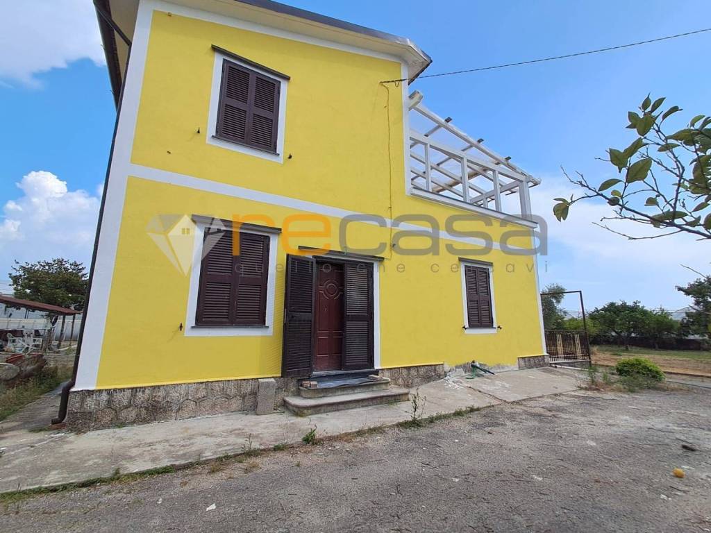 Casa indipendente a Montecorvino pugliano in via Gran Sasso, 1 - Foto 2