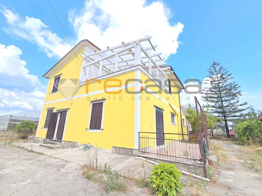 Casa indipendente a Montecorvino pugliano in via Gran Sasso, 1 - Foto 3