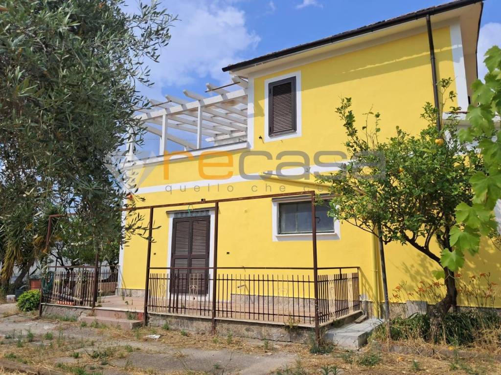 Casa indipendente a Montecorvino pugliano in via Gran Sasso, 1 - Foto 4