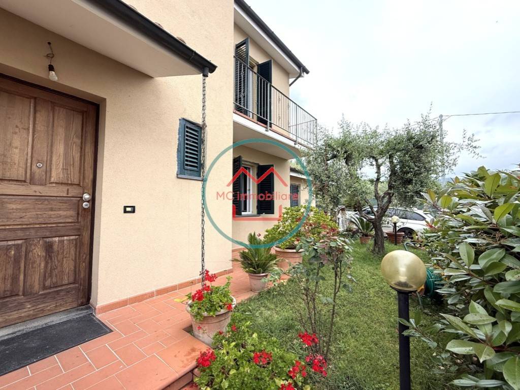 Villa a Pescia in Via della Chiesa - Foto 2