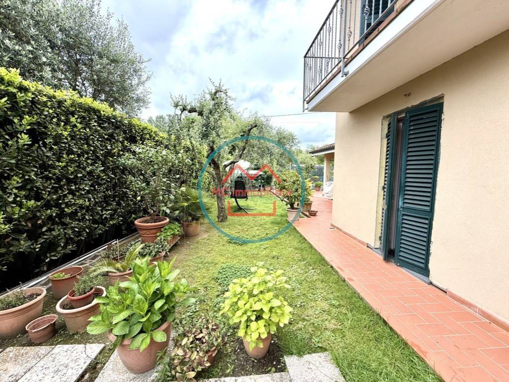 Villa a Pescia in Via della Chiesa - Foto 4