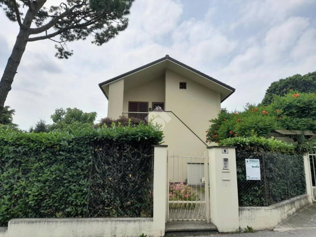 Villa a Lurago d'erba in Via Bruno Colombo, 6 - Foto 3