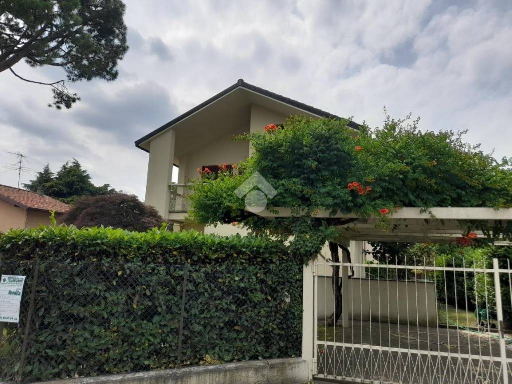 Villa a Lurago d'erba in Via Bruno Colombo, 6 - Foto 4