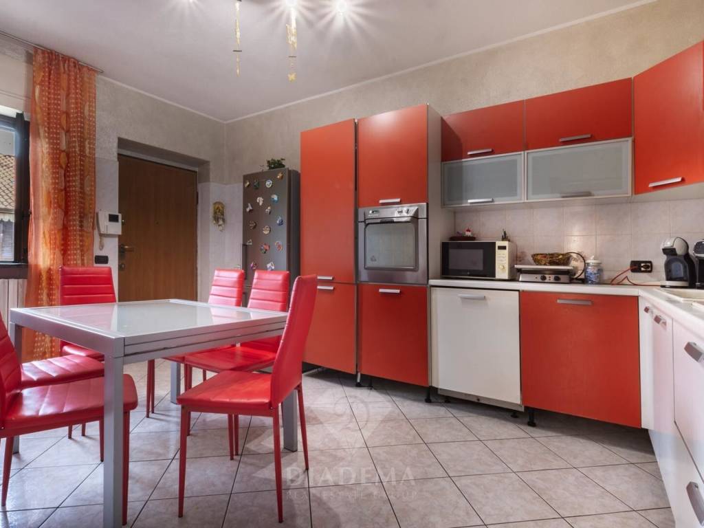 Appartamento a Jerago con orago in Via Garibaldi, 19 - Foto 4