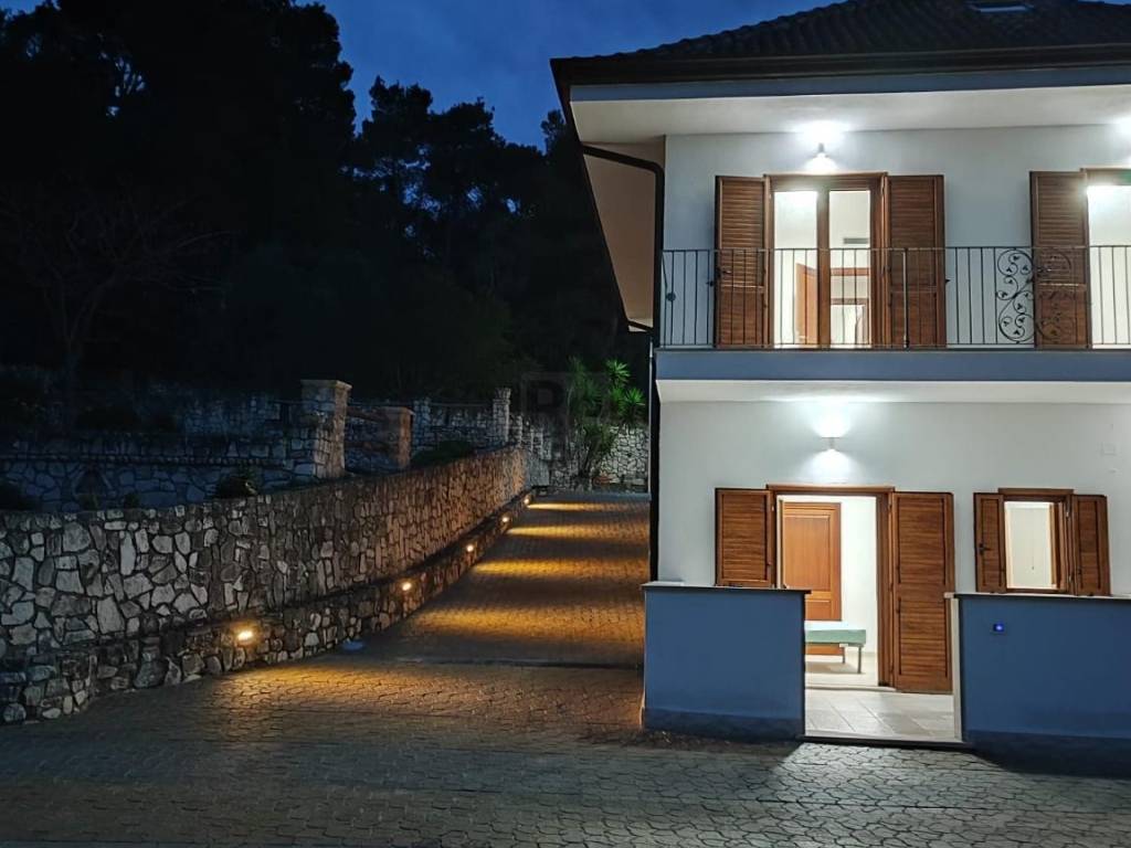 Villa a Rodi garganico in Strada Comunale Petrarca - Foto 2