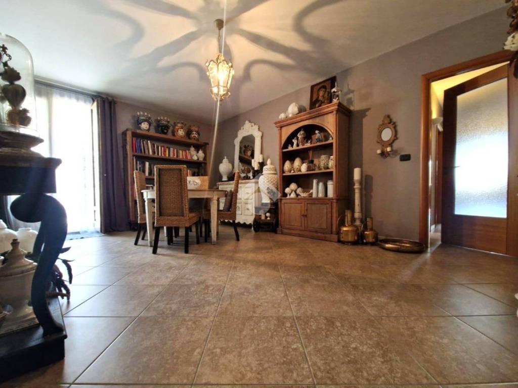 Appartamento a Mesagne in Via Luigi Longo, 49 - Foto 3