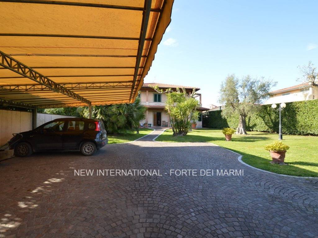 Villa a Forte dei marmi in Via Francesco Carrara - Foto 3