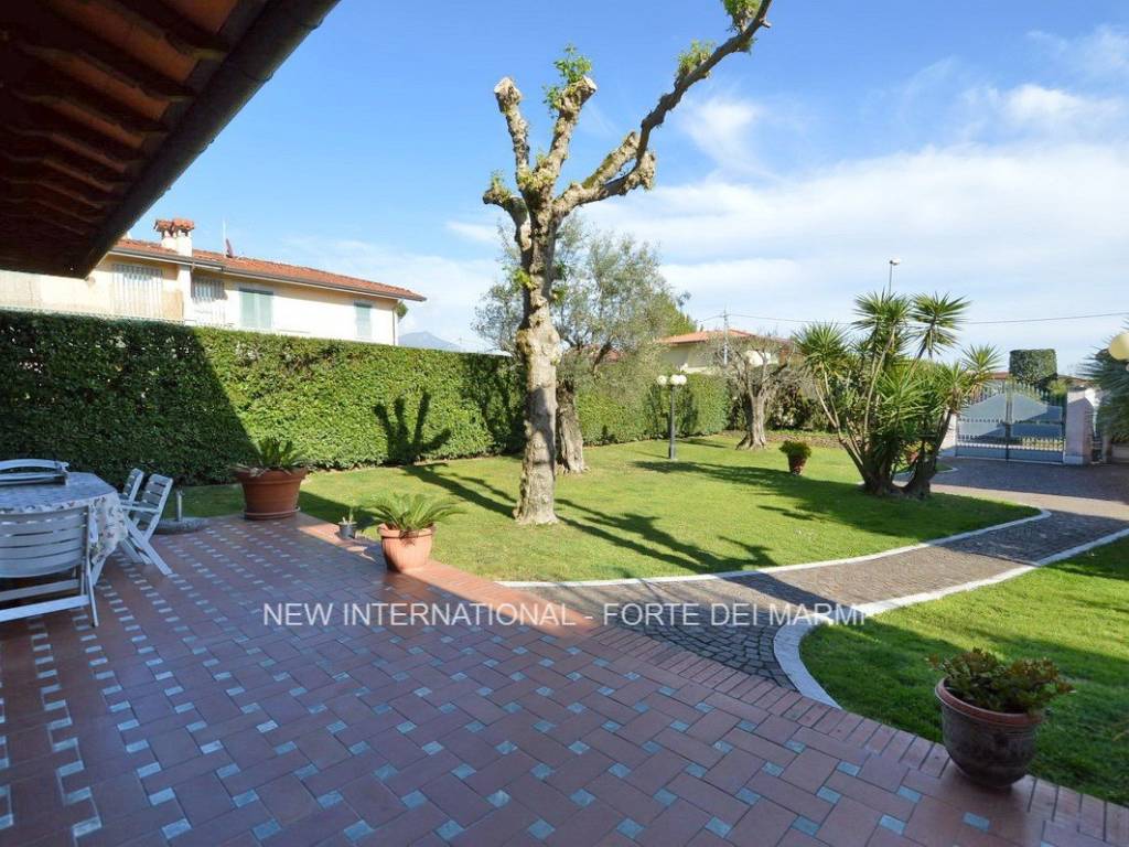 Villa a Forte dei marmi in Via Francesco Carrara - Foto 4