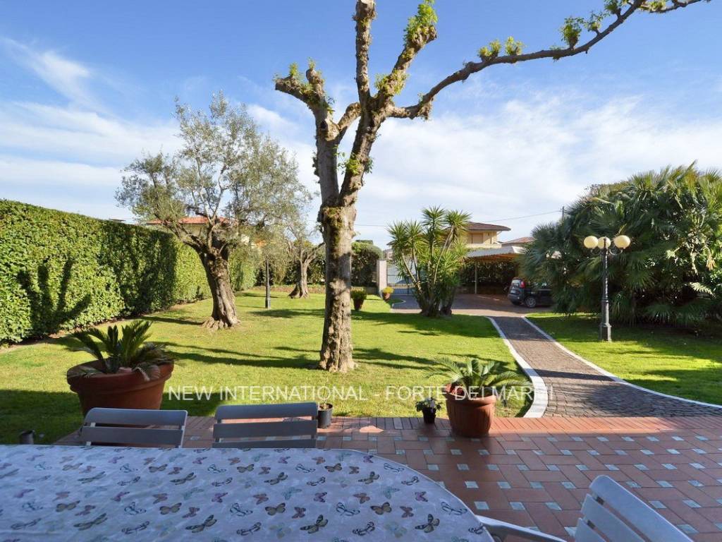 Villa a Forte dei marmi in Via Francesco Carrara - Foto 5