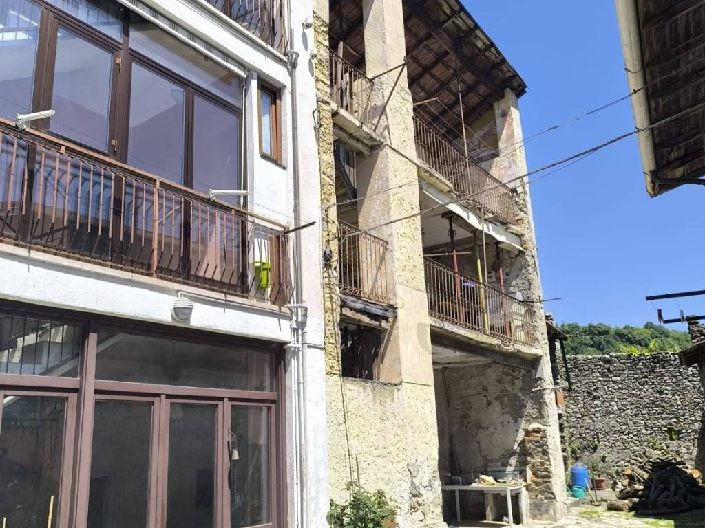 Casa indipendente a Cittiglio in Via Roma, 47 - Foto 2