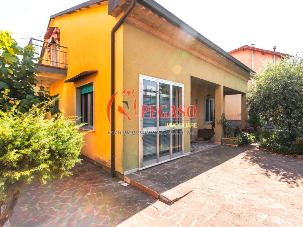 Villa a Montecatini-terme in Via Aosta, 9 - Foto 4