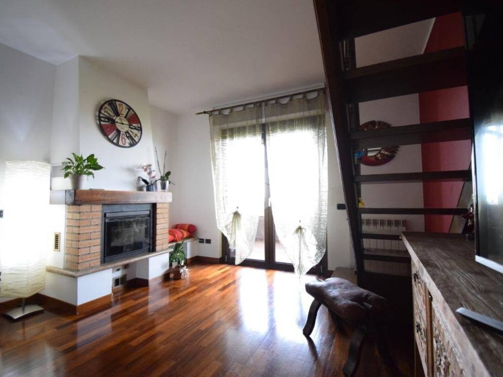 Appartamento a Agrate brianza in Via Papa Giovanni XXIII - Foto 3