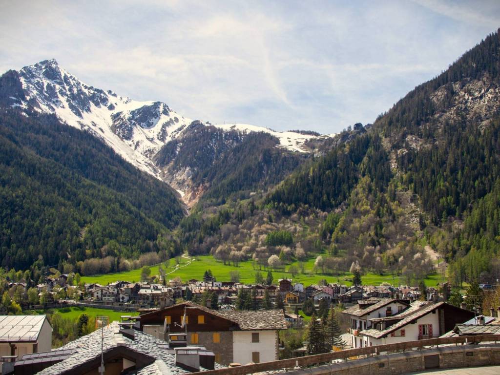 Appartamento a Courmayeur in Strada delle Villette, 14 - Foto 3