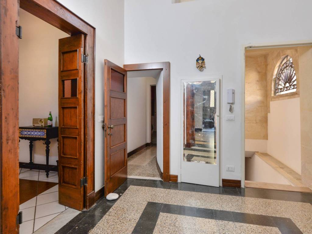 Palazzo / stabile a Lecce in Via Ferrante d'Aragona, 19 - Foto 2