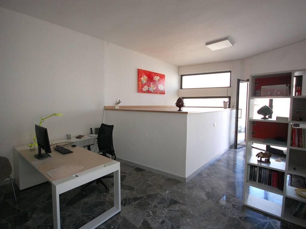 Palazzo / stabile a Veglie in Via Giosuè Carducci, N. 25 - Foto 2
