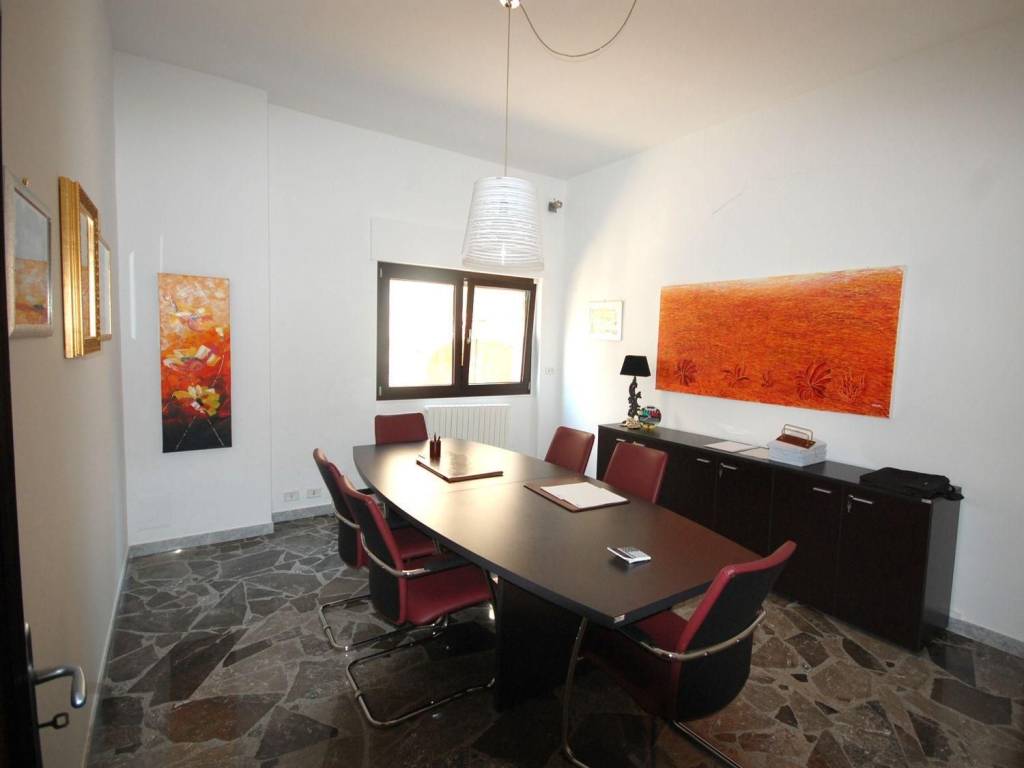 Palazzo / stabile a Veglie in Via Giosuè Carducci, N. 25 - Foto 3