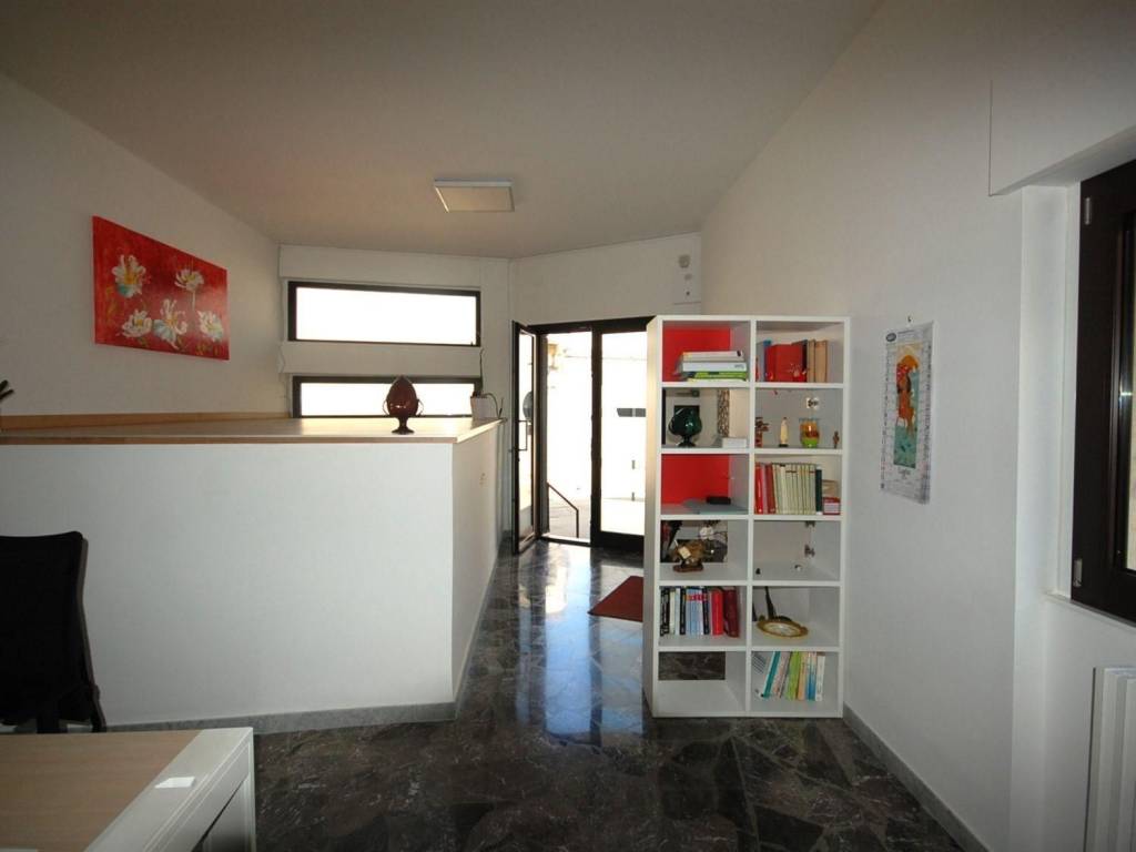 Palazzo / stabile a Veglie in Via Giosuè Carducci, N. 25 - Foto 5