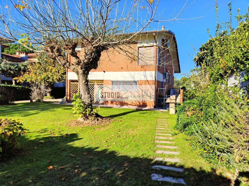 Villa a Forte dei marmi in Via Don Giovanni Minzoni - Foto 2