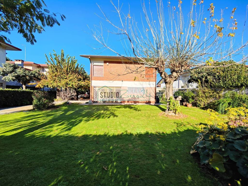 Villa a Forte dei marmi in Via Don Giovanni Minzoni - Foto 3