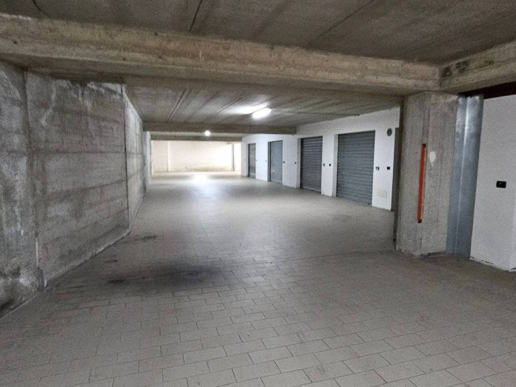 Box / garage a Montepaone in Via Nazionale, 93 - Foto 2