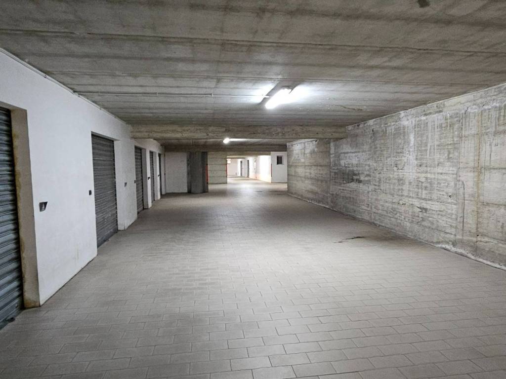 Box / garage a Montepaone in Via Nazionale, 93 - Foto 4