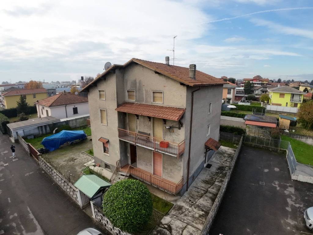 Appartamento a Caronno pertusella in Vicolo Gradisca, 51 - Foto 3