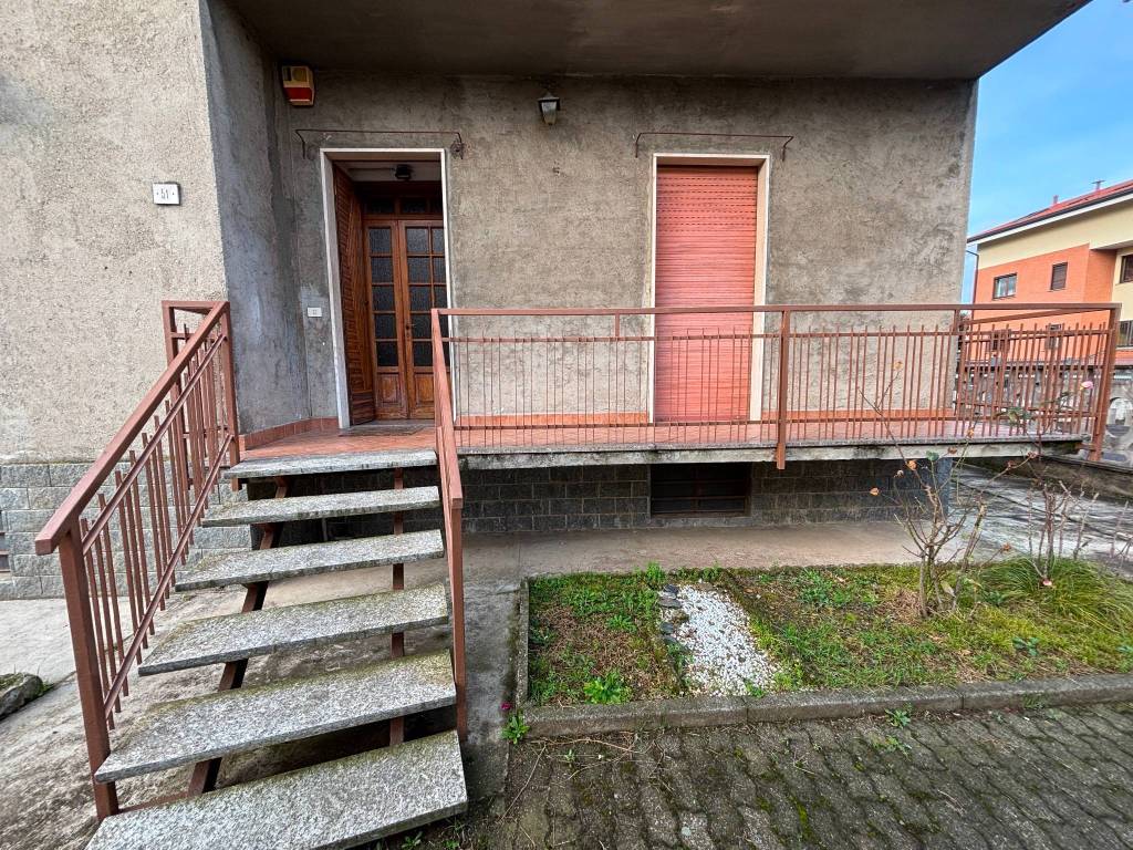 Appartamento a Caronno pertusella in Vicolo Gradisca, 51 - Foto 2