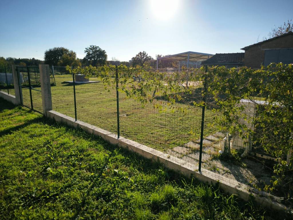 Casa indipendente a Castiglione del lago in Strada Statale Umbro Casentinese - Foto 2