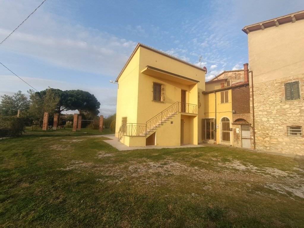 Casa indipendente a Castiglione del lago in Strada Statale Umbro Casentinese - Foto 3