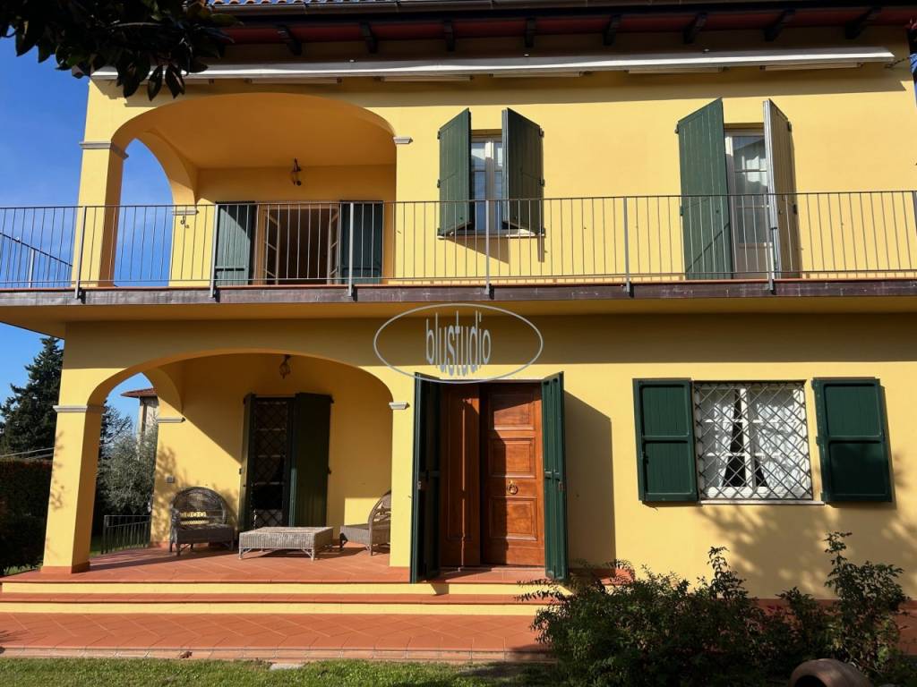 Villa a Castelfranco piandisco in Viale Alcide De Gasperi, 28 - Foto 2