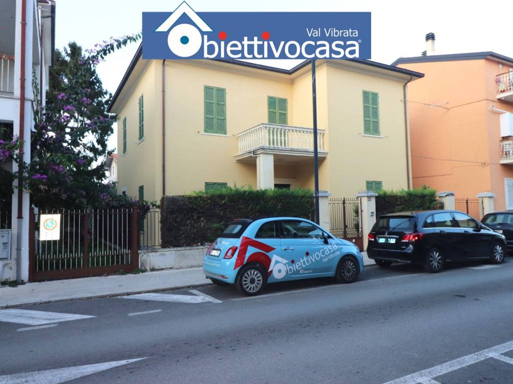 Villa a Alba adriatica in Viale della Vittoria, 67 - Foto 2