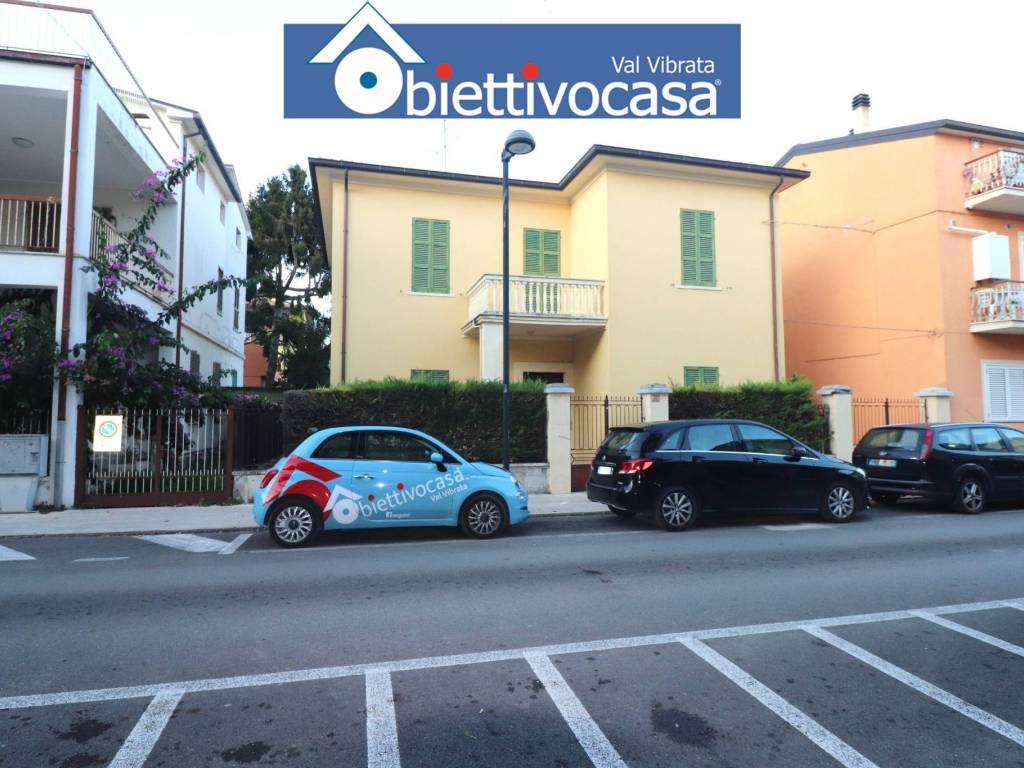 Villa a Alba adriatica in Viale della Vittoria, 67 - Foto 3