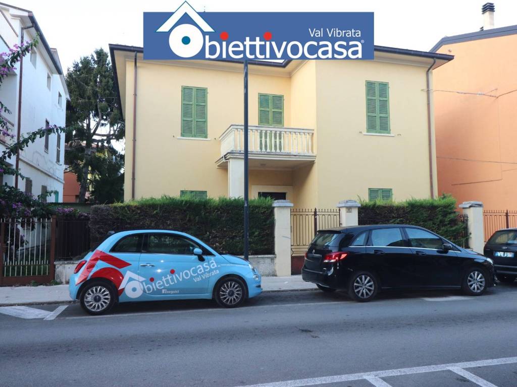 Villa a Alba adriatica in Viale della Vittoria, 67 - Foto 4