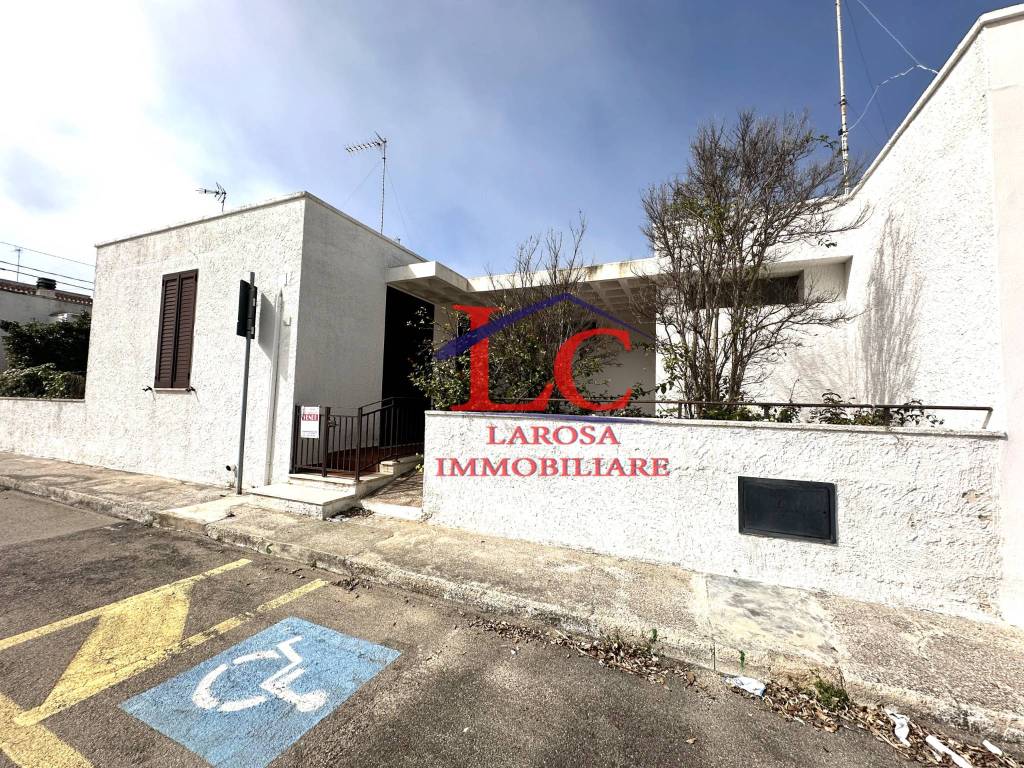 Villa a Melendugno in Via Martiri Belfiore, 1 - Foto 2