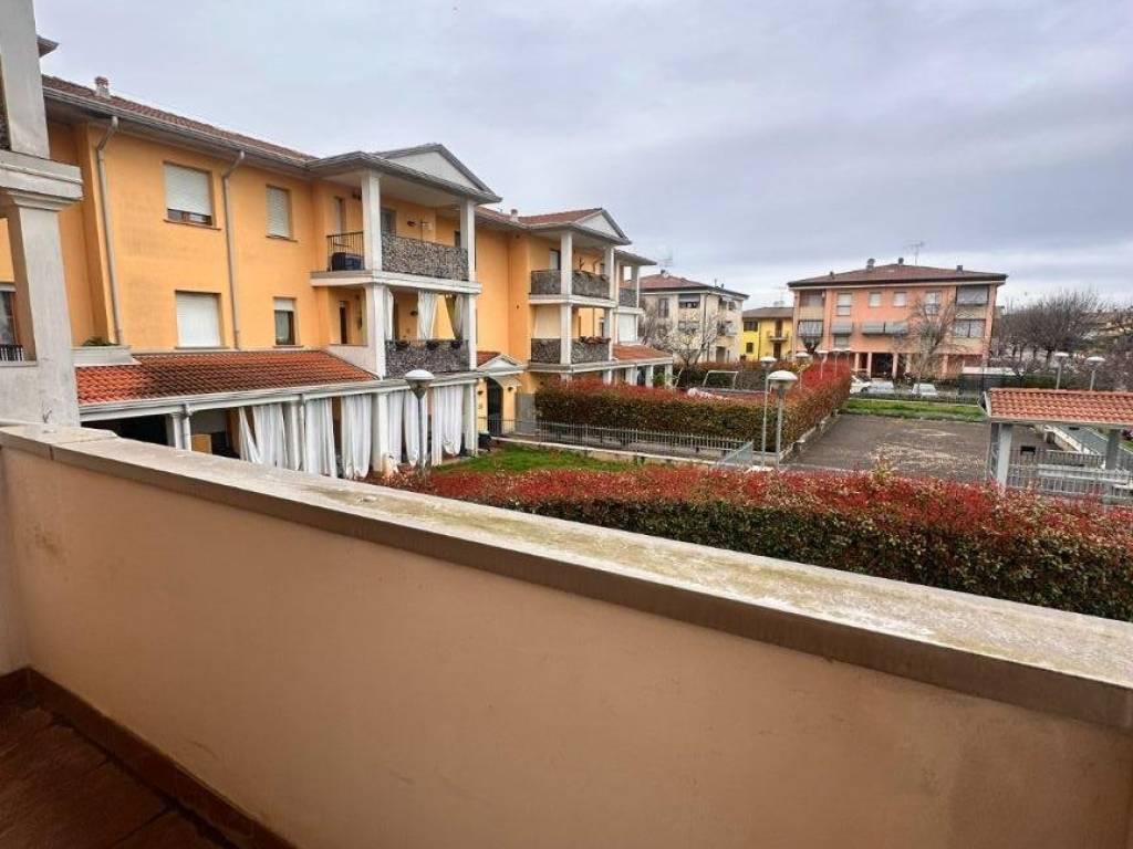 Appartamento a Castiglione delle stiviere in Piazza degli Artisti Castiglionesi - Foto 4