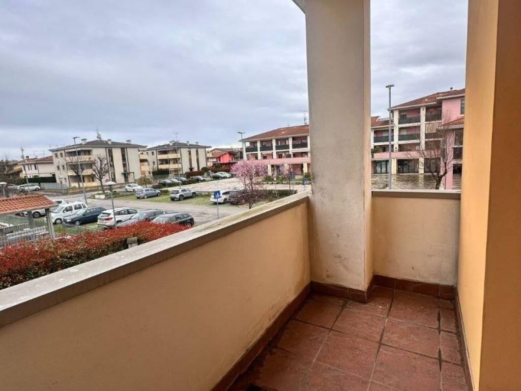Appartamento a Castiglione delle stiviere in Piazza degli Artisti Castiglionesi - Foto 5