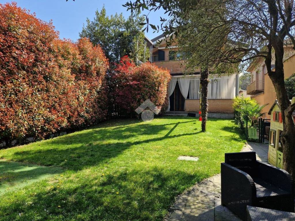 Villa a Limbiate - Foto 1