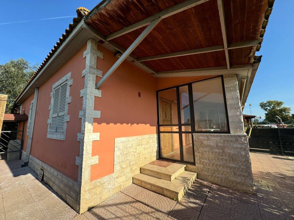 Villa a Aprilia in Via Tammaro, 6 - Foto 2