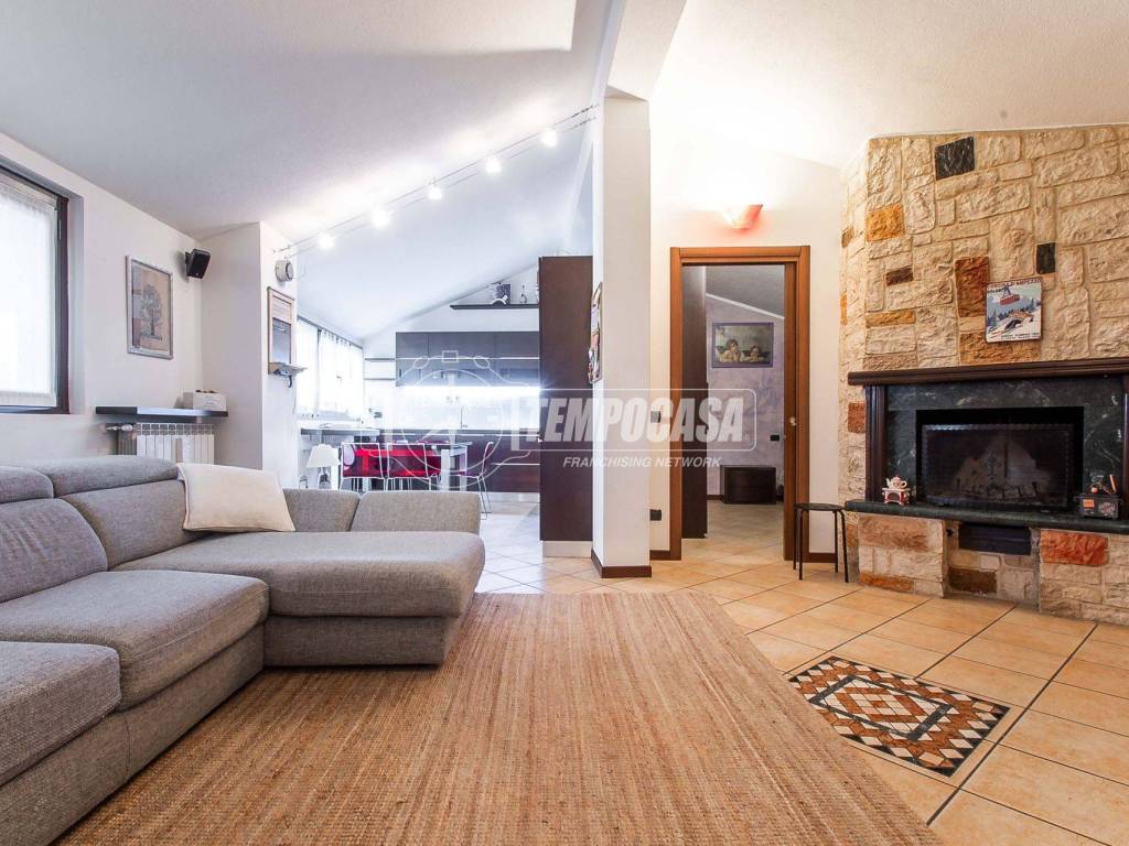 Appartamento a Limido comasco in Via Cesare Battisti - Foto 2