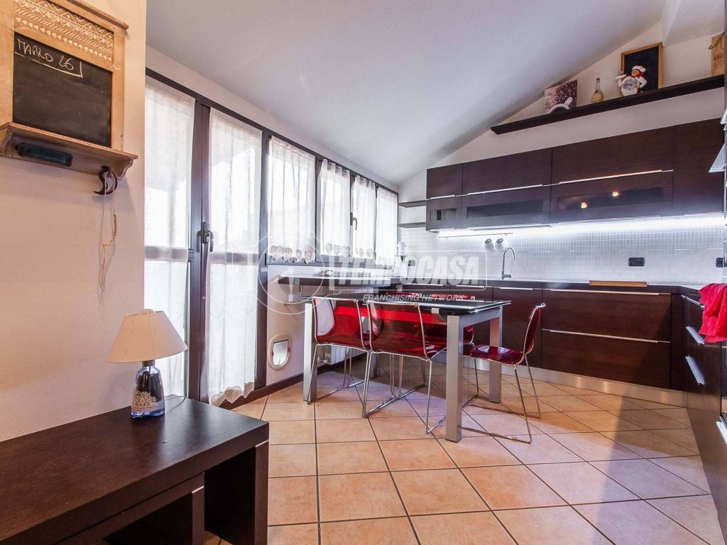 Appartamento a Limido comasco in Via Cesare Battisti - Foto 5