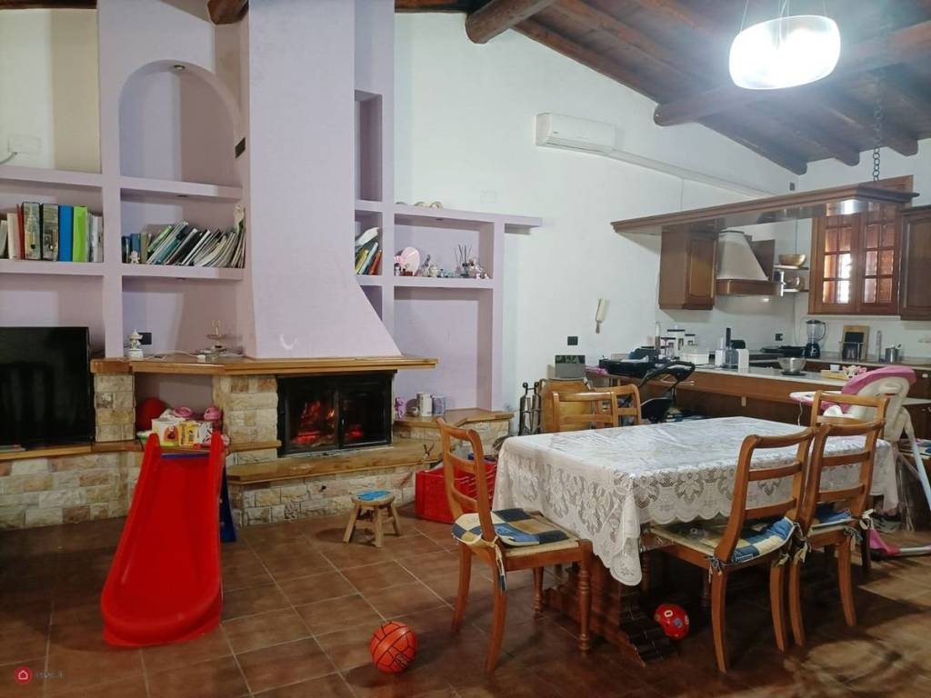 Casa indipendente a Floridia in Via Archimede - Foto 4