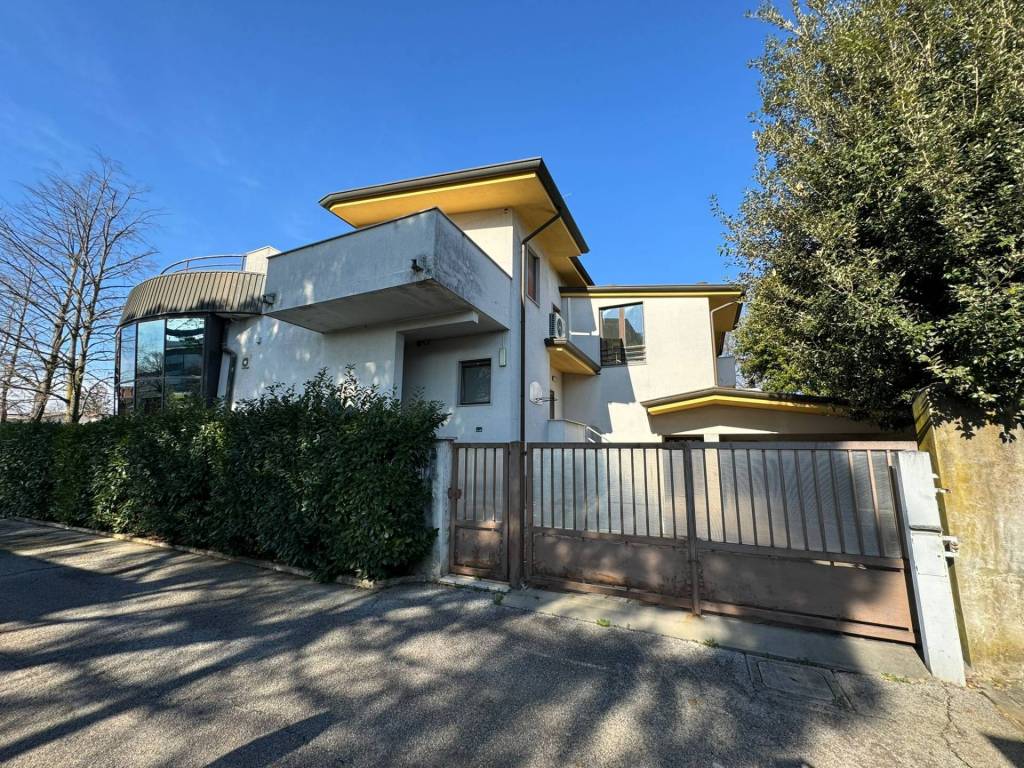 Villa a Gorizia in VIA TERZA ARMATA - Foto 2