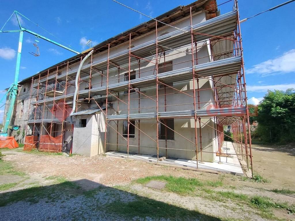 Appartamento a Castelletto sopra ticino in Via Glisente - Foto 3