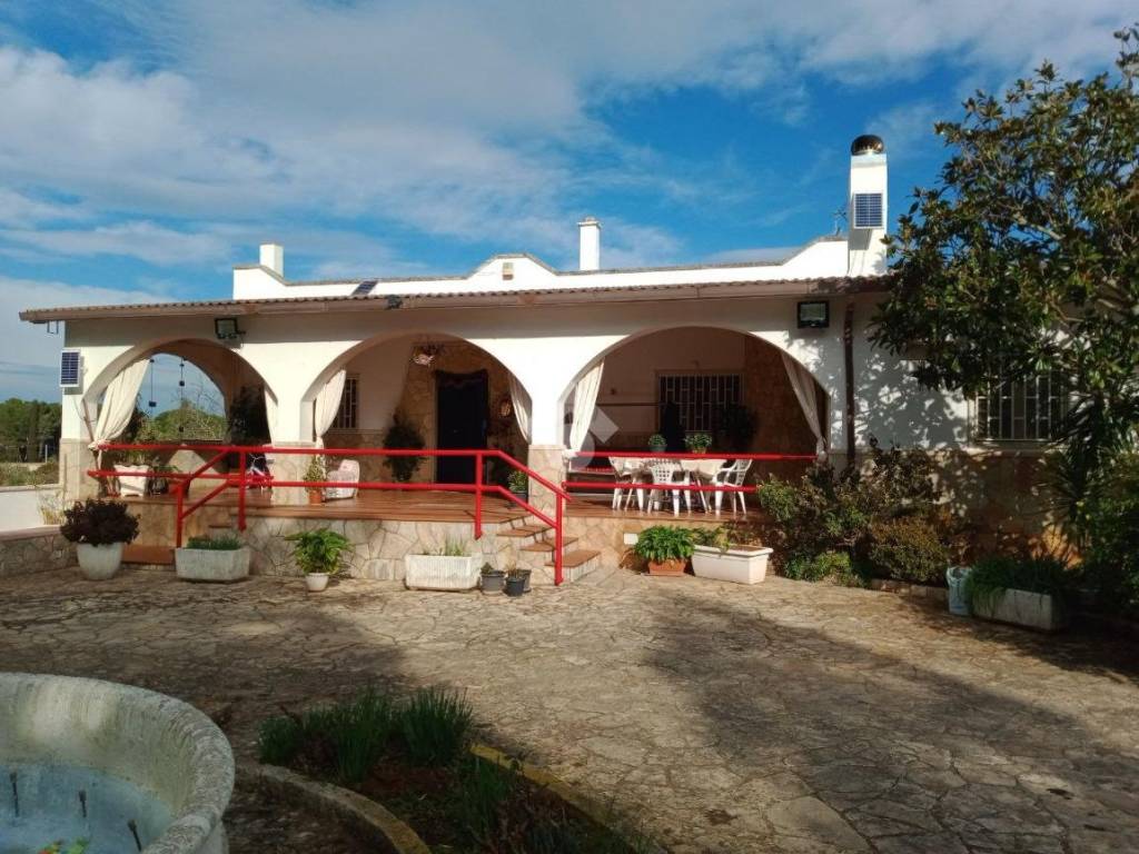 Villa a Martina franca in Strada Madonna d'Andria, 1 - Foto 2