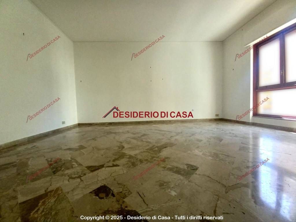 Appartamento a Palermo in Via Val di Mazara, 9 - Foto 2