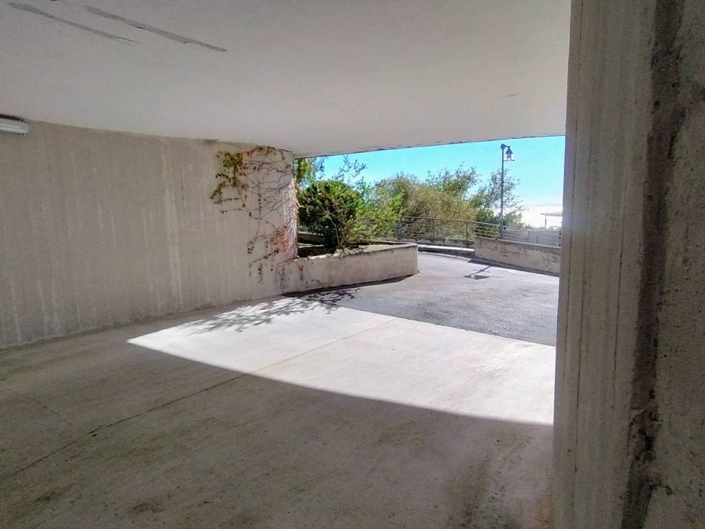 Box / garage a Salerno in Viale degli Olmi, 8 - Foto 5