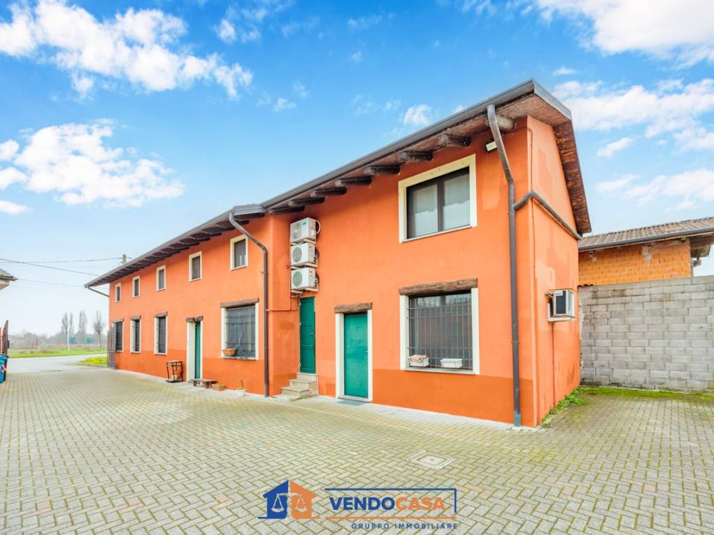 Palazzo / stabile a Asigliano vercellese in Viale Giuseppe Garibaldi, 14 - Foto 3